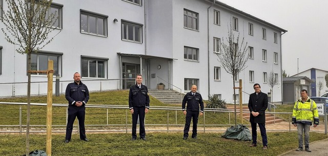 Auch beim Polizeirevier in Breisach wurden neue Bume gepflanzt.  | Foto: privat