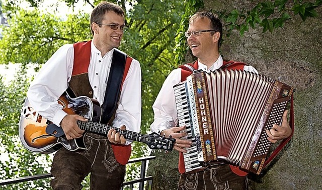 Die Gaudiburschen mit Rainer Stoll (li...r gestalten das erste Freiluftkonzert.  | Foto: Gaudi-Burschen