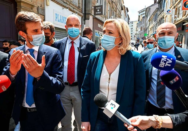 Marine Le Pen macht am Donnerstag in der Auvergne Regionalwahlkampf  | Foto: PHILIPPE DESMAZES (AFP)