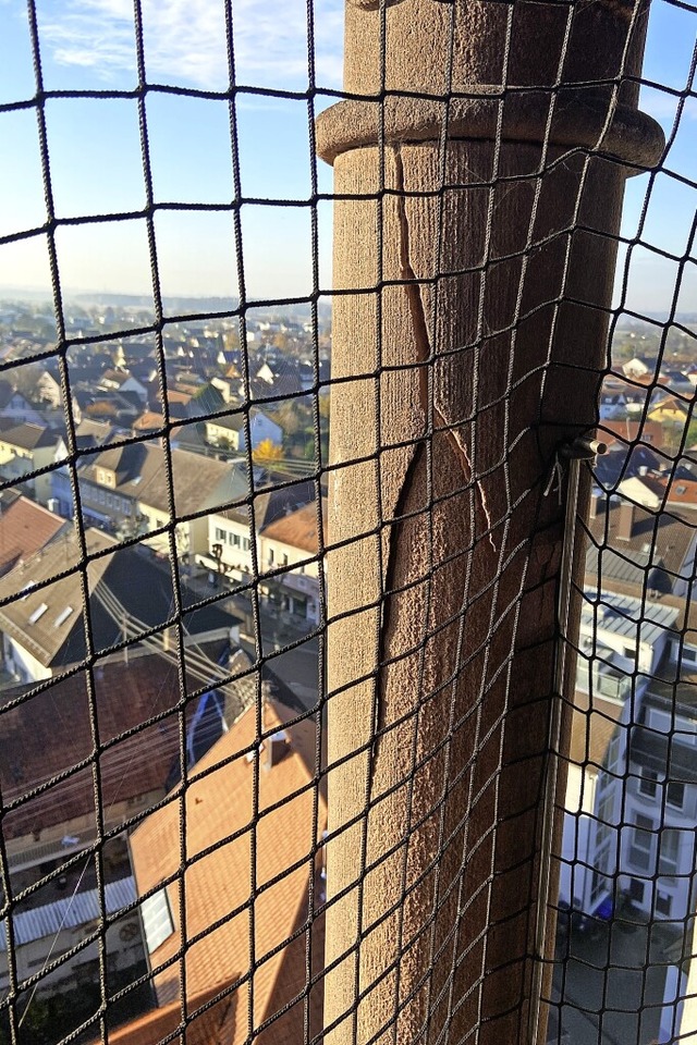 Das Wetter hat ber Jahre Spuren an de...n Eisenteilen   sprengt den Stein auf.  | Foto: Steinmetzbetrieb Gutmann