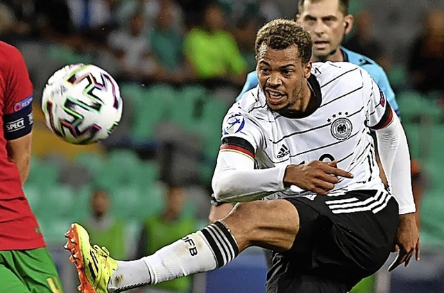 Lukas Nmecha erzielt den Siegtreffer im U21-EM-Finale.  | Foto: Marton Monus (dpa)