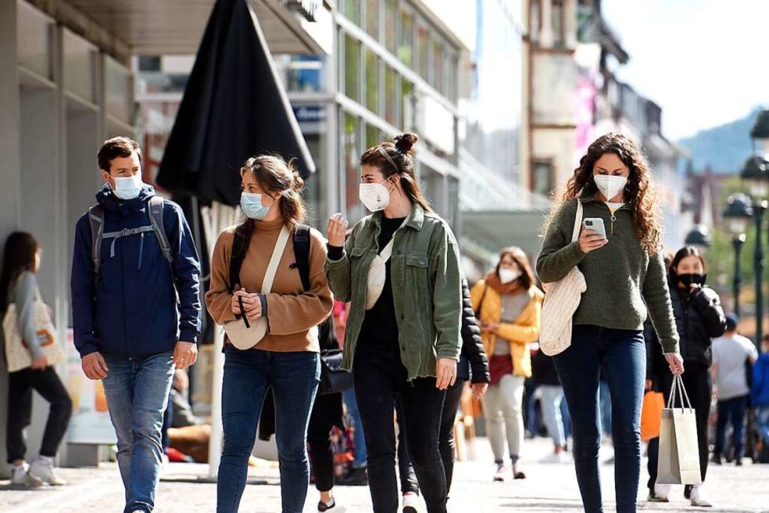 Eingefhrt wurde die Maskenpflicht in ...tnde nicht eingehalten werden knnen.  | Foto: Thomas Kunz