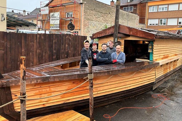 Das selbstgezimmerte Boot ist das Herz...deldu&#8220;, das am Samstag erffnet.  | Foto: Barbara Ruda