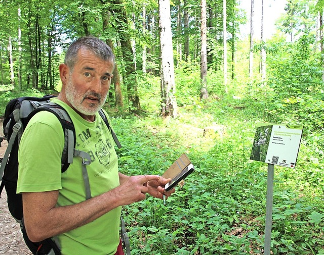 Naturschutzwart und Wanderfhrer Marti...gehende Informationen zu den Pflanzen.  | Foto:  Yvonne Wrth