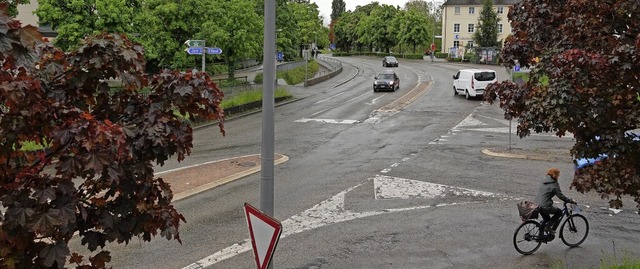 Die Kaiserstrae ist in einem schlecht...heit fr Velofahrer verbessert werden.  | Foto: Valentin Zumsteg