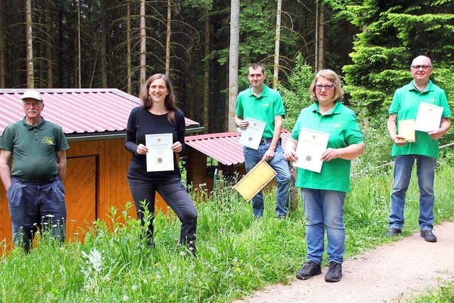 Die  Imker im Kleinen Wiesental knnen...he, Sigrid Friedlin und Willi Friedlin  | Foto: Yvonne Rnzi