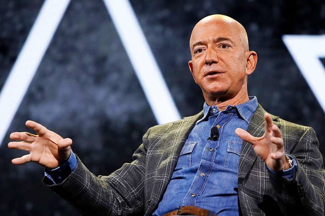 Amazon-Milliardr Jeff Bezos will ins Weltall fliegen.  | Foto: John Locher (dpa)