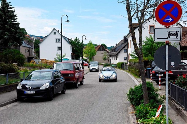 Zugeparkt ist hufig die Dorfstrae in Heuweiler.  | Foto: Markus Zimmermann