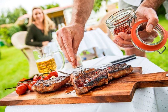 Im Freien gemeinsam zu grillen ist fr viele der Inbegriff des Sommers.  | Foto: Christin Klose 