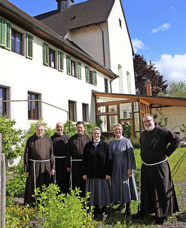 Die Klostergemeinschaft Sthlingen: di...ich und  Sonja Hipp und  Harald Weber.  | Foto: Yvonne Wrth