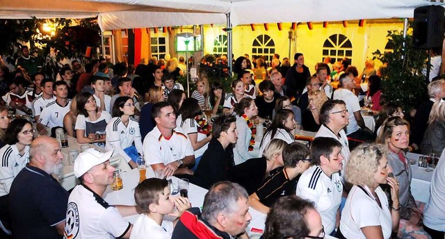 Dicht gedrngt saen die Fans beim WM-...he Bilder wird es zur  EM nicht geben.  | Foto: Wolfgang Knstle