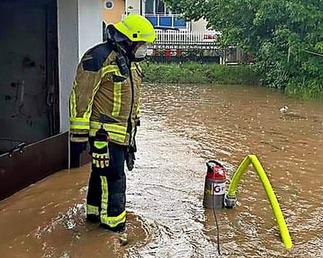 Jede Menge zu pumpen hatte die Feuerwehr nach einem Unwetter.  | Foto: Feuerwehr