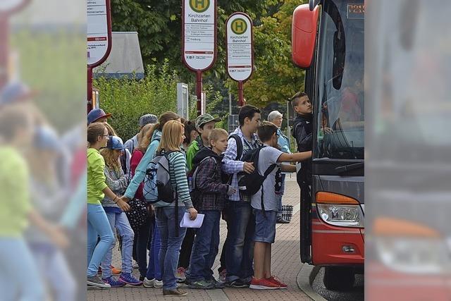 Zu wenige Busverbindungen, zu viele Elterntaxis