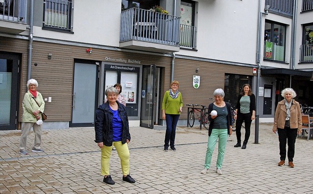 Der  Wi-Wal-Di-Vorstand (vier Damen v....chlichen Sozialstation St. Elisabeth.   | Foto: Dorothea Scherle
