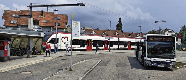 Der Bahnhof Brombach soll sich ab Anfa...obilittsdrehscheibe weiterentwickeln.  | Foto: Maja Tolsdorf