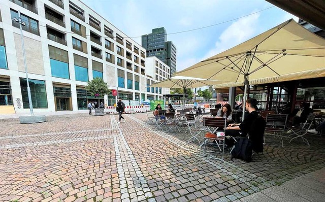 Die Innenstadt wchst, wenn auch nicht...to zeigt den erneuerten Bahnhofsplatz.  | Foto: Barbara Ruda