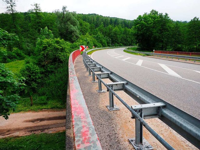 Der neue Radweg soll beim Hagenbacher ...6 den Zubringerweg zum Hof berqueren.  | Foto: Boris Burkhardt