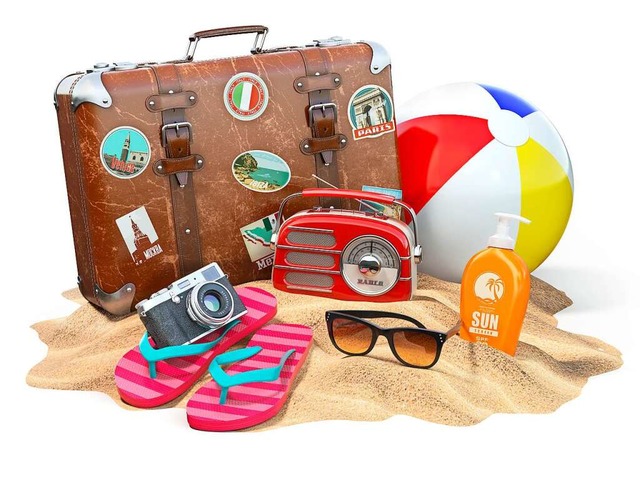 Neben Koffer und Sonnencreme gehren  ...estnachweise zu den Urlaubsutensilien.  | Foto: Maksym Yemelyanov  (stock.adobe.com)