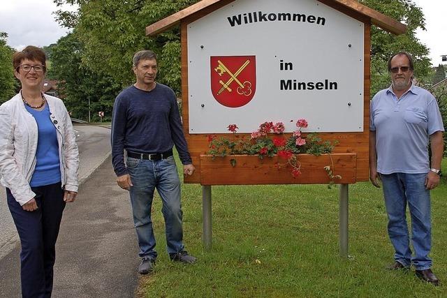 Minseln begrt mit vier neuen Ortseingangsschildern