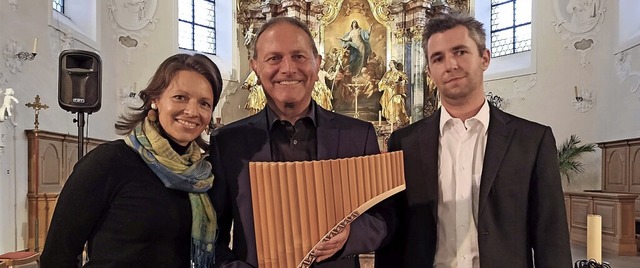 Panfltist Oscar Javelot (Mitte) macht...n Auftakt zur Konzertreihe Abendmusik.  | Foto: Anja Bieber