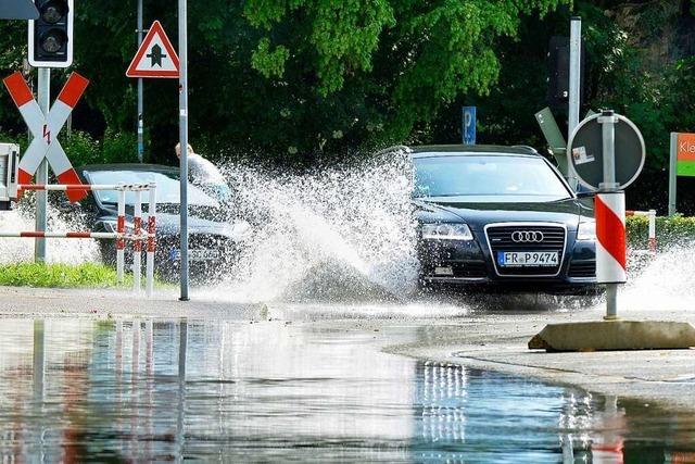 Am Bahnbergang in Freiburg-Waldsee war Land unter