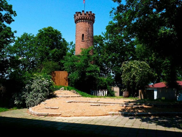 Seit 1962 finden auf dem Schlossberg d...m Tullaturm wieder Unterhaltung geben.  | Foto: Dirk Sattelberger