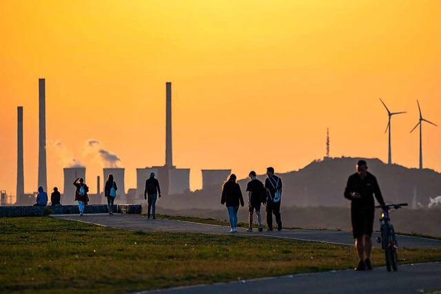 Zukunft und Vergangenheit liegen manch...ne Kohlendioxid-Aussto  im Ruhrgebiet  | Foto: Jochen Tack via www.imago-images.de