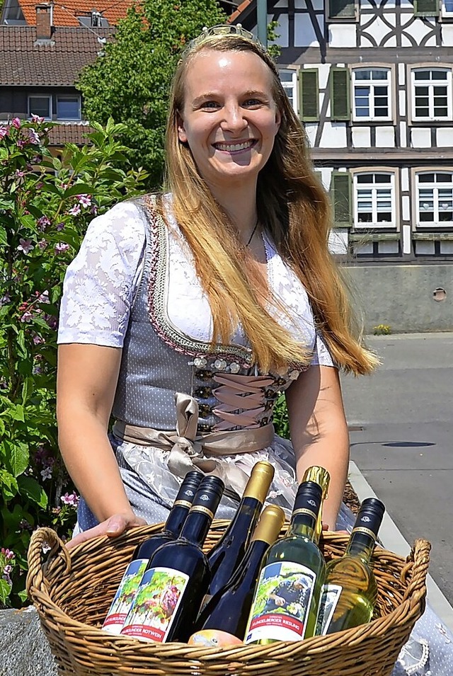 Weinprinzessin Hannah Walter wirbt fr das Weinfest.  | Foto: Hubert Rderer