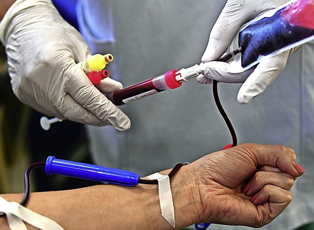 15000 Blutspenden bruchte es jeden Werktag.  | Foto: Ina Fassbender