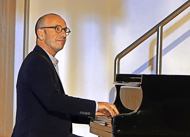 Der Pianist Georgi Mundrov spielte bei...nd Schwungvolles fr die Preistrger.   | Foto: Roswitha Frey