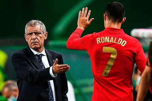 Portugals Coach Fernando Santos setzt weiter auf Cristiano Ronaldo.  | Foto: PATRICIA DE MELO MOREIRA (AFP)