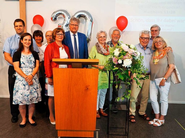 Viele Rheinfelder Mitglieder der Chris...ks der jetzige Pastor Markus Oblnder.  | Foto: Boris Burkhardt