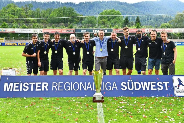 Regionalliga-Meister: ein groer Erfol...lichen in der Freiburger Fuballschule  | Foto: Achim Keller