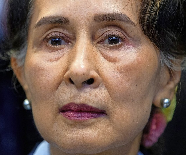 Ihr drohen weitere Jahre Haft: Aung San Suu Kyi  | Foto: Peter Dejong (dpa)