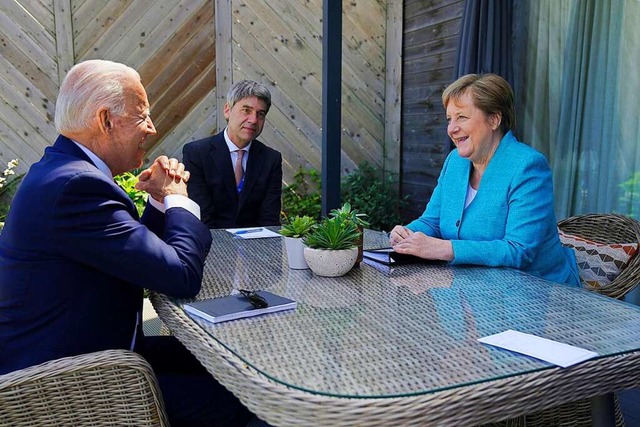 Joe Biden und Angela Merkel im Gesprch.  | Foto: Adam Schultz/White House via www.imago-images.de