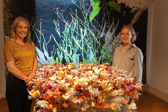 Faszinierende florale Welten in Fotogr...cher Bauer (rechts) und Monica Manser.  | Foto: Roswitha Frey