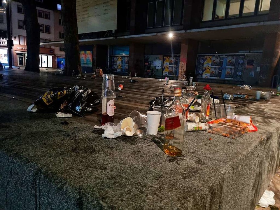 Was von der Nacht brig blieb: Mll au...rger fr Freiburg&#8220; einsammelte.  | Foto: Brger fr Freiburg