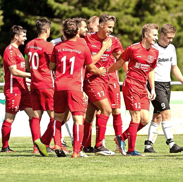 Verschworener Haufen: Die Bezirksliga-...kspokal die SG Mnchweier/Peterzell.    | Foto: Wolfgang Scheu