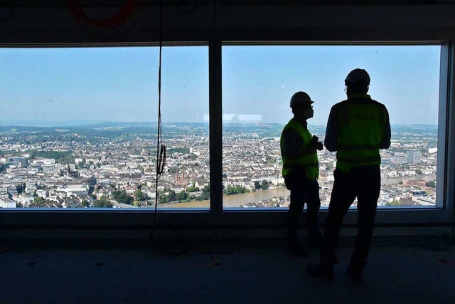 Arbeiten mit Aussicht: Im 46. Stock de...re Ausblicke auf Basel und die Region.  | Foto: Kathrin Ganter
