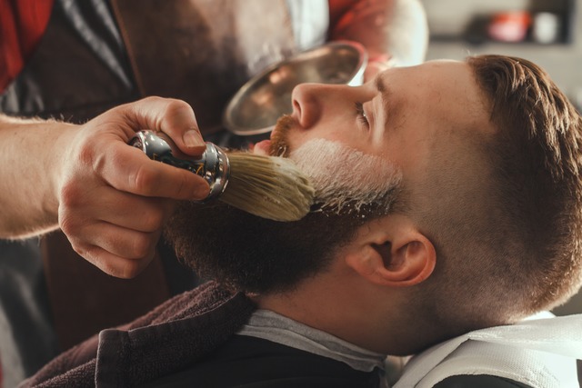 Ein Waldkircher Barbier (Symbolbild) s...Schwarzwlder mit dem lngsten Bart...  | Foto: karmaknight  (stock.adobe.com)