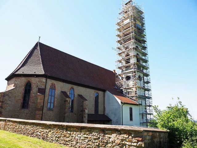 Der Turm der Nimburger Bergkirche ist ... fr rund 100&#8197;000 Euro saniert.   | Foto: Michael Haberer