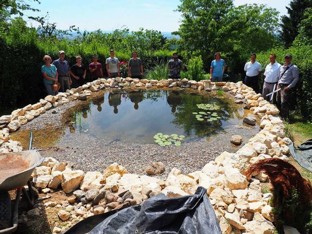 Imposante Ausmae hat der Teich, um de...projektes einige Akteure versammelten.  | Foto: Herbert Frey