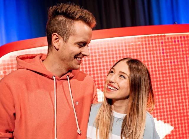 Youtuber-Paar Bibi und Julienco: Fr v...ugendliche sind die beiden Vorbilder.   | Foto: Christoph Soeder (dpa)