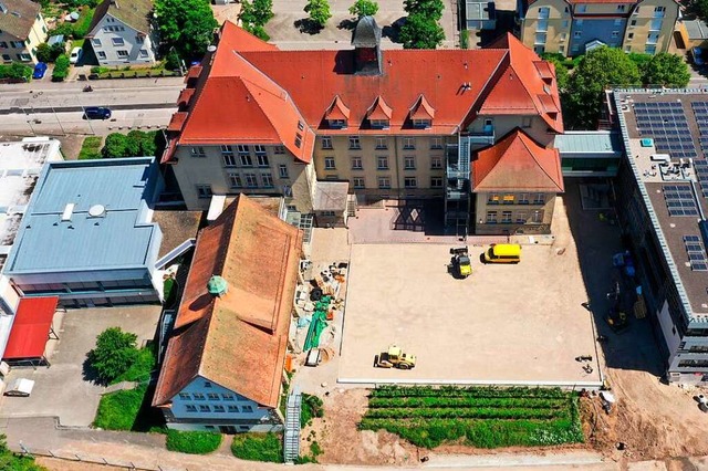 Der Campus-Bau luft auf Hochtouren &#...hts) soll im Sommer bezugsfertig sein.  | Foto: Martin Klabund