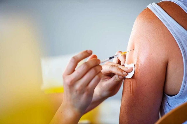 Noch bis zum 22. Juni knnen sich interessierte Impfberechtigte anmelden.  | Foto: Gregor Fischer (dpa)