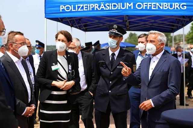 Landespolizeiprsidentin Stefanie Hinz...Strobl bei der Ankunft in Nonnenweier.  | Foto: Christoph Breithaupt