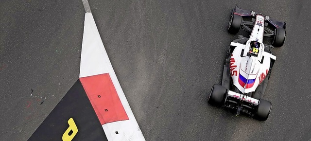 Mick Schumacher auf dem Formel-1-Kurs in Bahrain  | Foto: Darko Vojinovic (dpa)