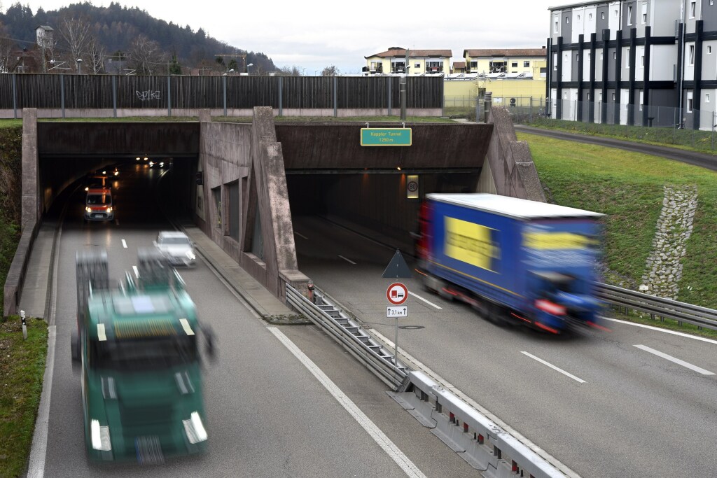 B31-Tunnel In Freiburg Am Freitagnachmittag Zu – Wegen Fahrrad-Demo ...