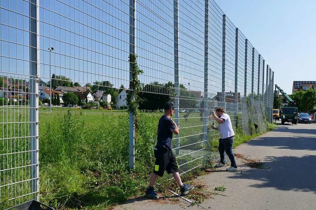 Stck fr Stck werden die Gitter rund...esitzern abgebaut und abtransportiert.  | Foto: Ulrich Senf