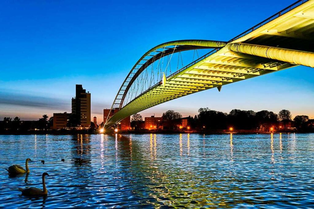 Auch nachts ist die Brücke ein beliebtes Motiv bei Fotografen  | Foto: Christian Bieri  (stock.adobe.com)
